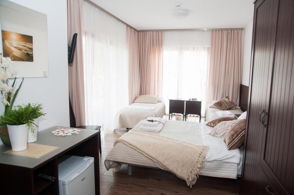 Grot Bed and Breakfast Mrzeżyno Exteriör bild